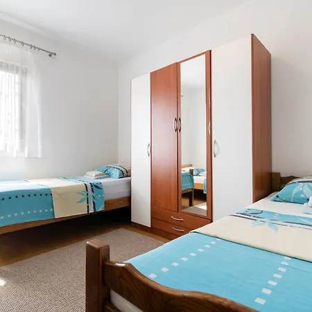 With Parking Space Kastel Stafilic, - 24918 Apartamento Kaštela